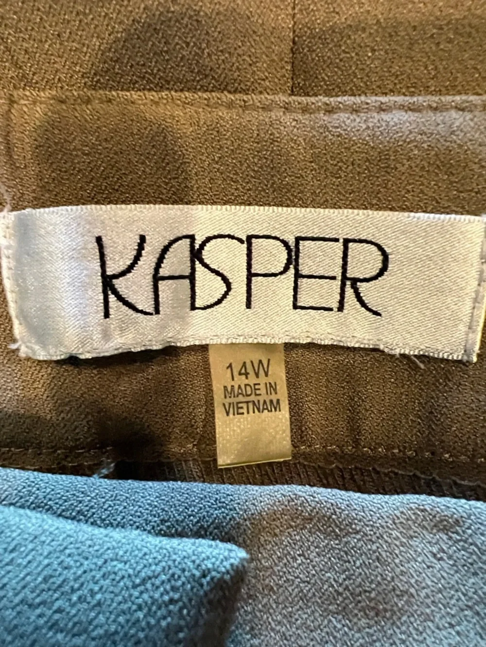 Kasper Women's Tailored Straight-Leg Trousers in Olive - Picture 6 of 6